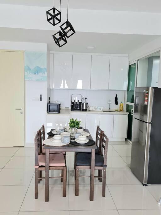 Apartment Impiria Residensi #link Aeon Mall 4br3bath Klang